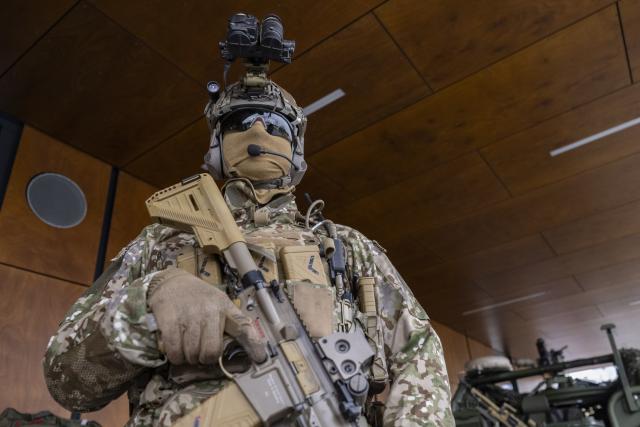 17 February 2026, Baden-Wuerttemberg, Calw: A commando soldier holds a Heckler & Koch rifle during a visit by Germany's Defence Minister Boris Pistorius to the Special Forces Command (KSK). Photo: Marijan Murat/dpa