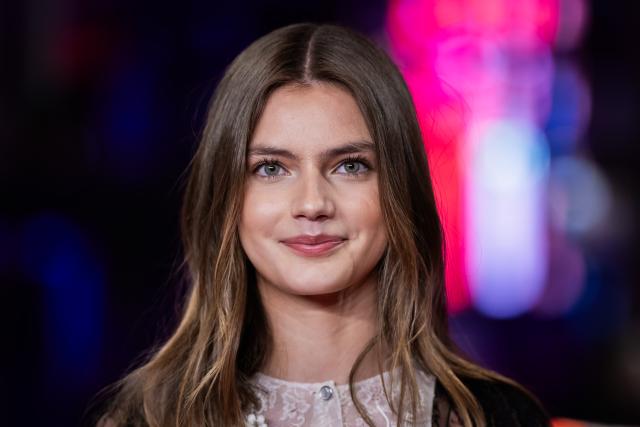 17 February 2026, Berlin: English actress Florence Hunt arrives at the premiere of the film "Queen at Sea" during the 76th Berlin International Film Festival. Photo: Christoph Soeder/dpa