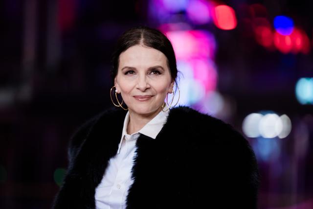 17 February 2026, Berlin: French actress Juliette Binoche stands on the red carpet at the Berlinale Palast for the premiere of the film "Queen at Sea" during the 76th Berlin International Film Festival. Photo: Christoph Soeder/dpa