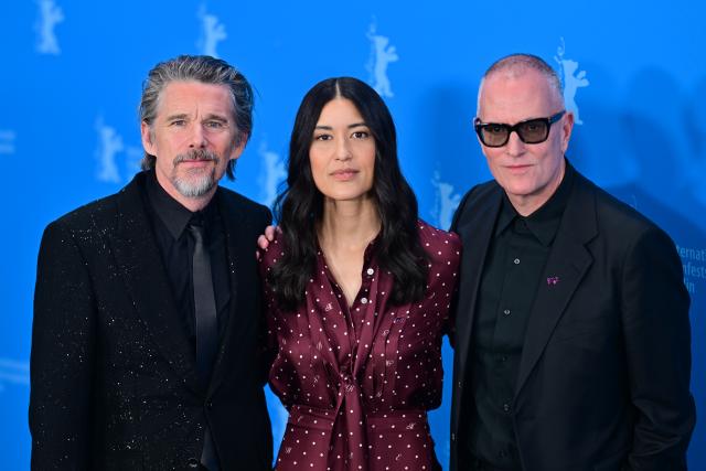 17 February 2026, Berlin: (L-R) US actors Ethan Hawke (L), Julia Jones and US Film producerPadraic McKinley arrive to attend the photocall for the film "The Weight" during the 76th Berlin International Film Festival. Photo: Sebastian Christoph Gollnow/dpa