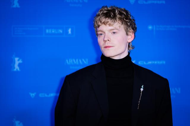 17 February 2026, Berlin: Danish actor Lucas Lynggaard Tonnesen stands on the red carpet at the Zoopalast cinema for the premiere of the film "The Weight" during the premiere of the film "The Weight" during the 76th Berlin International Film Festival. Photo: Christoph Soeder/dpa