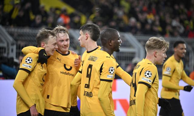17 February 2026, North Rhine-Westphalia, Dortmund: Dortmund players celebrate their side's second goal during the UEFA Champions League intermediate round first leg soccer match between Borussia Dortmund and Atalanta Bergamo at the Signal Iduna Park. Photo: Bernd Thissen/dpa