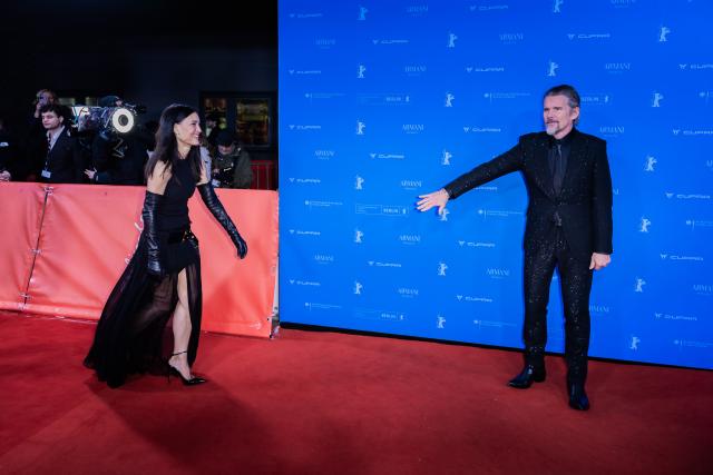 17 February 2026, Berlin: US actors Ethan Hawke (L) and Julia Jones walk the red carpet at the Zoopalast cinema for the premiere of the film "The Weight" during the premiere of the film "The Weight" during the 76th Berlin International Film Festival. Photo: Christoph Soeder/dpa