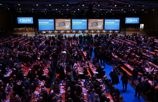 18 February 2026, Bavaria, Passau: Supporters of the CSU arrive for the Christian Social Union's (CSU) political Ash Wednesday. Political Ash Wednesday is an annual German tradition where political parties hold large, campaign-style rallies. Photo: Sven Hoppe/dpa