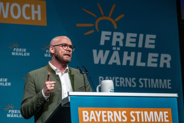 18 February 2026, Bavaria, Deggendorf: Bavarian State Minister for Digital Affairs, Fabian Mehring (Free Voters), speaks at the political Ash Wednesday of the Free Voters in the Stadthalle. Photo: Armin Weigel/dpa