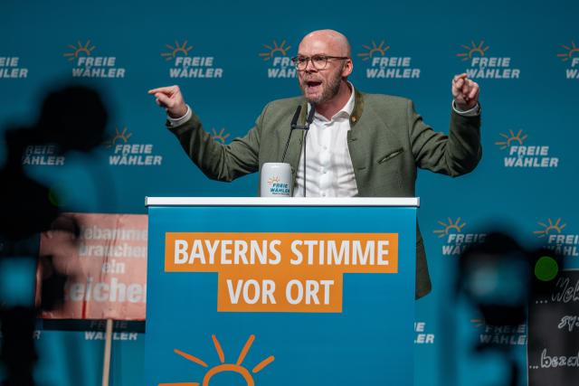 18 February 2026, Bavaria, Deggendorf: Bavarian State Minister for Digital Affairs, Fabian Mehring (Free Voters), speaks at the political Ash Wednesday of the Free Voters in the Stadthalle. Photo: Armin Weigel/dpa