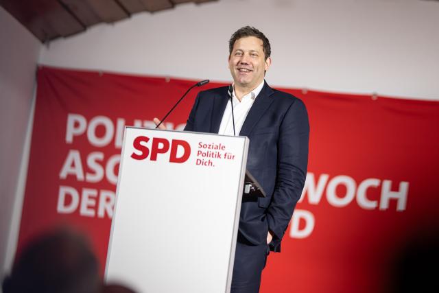 18 February 2026, Bavaria, Vilshofen an der Donau: Lars Klingbeil, German Minister of Finance and Vice Chancellor, speaks during the Bavarian Social Democratic Party's (SPD) Political Ash Wednesday event in Wolferstetter Keller. Photo: Lukas Barth-Tuttas/dpa