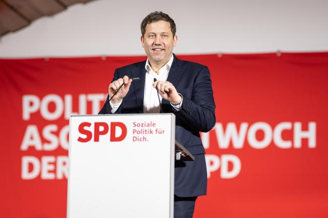 18 February 2026, Bavaria, Vilshofen an der Donau: Lars Klingbeil, German Minister of Finance and Vice Chancellor, speaks during the Bavarian Social Democratic Party's (SPD) Political Ash Wednesday event in Wolferstetter Keller. Photo: Lukas Barth-Tuttas/dpa