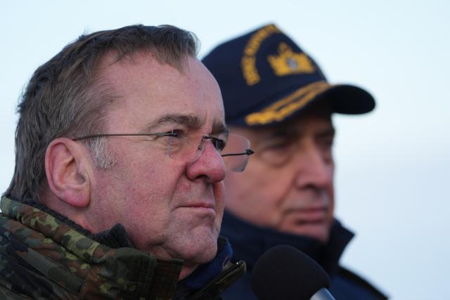 18 February 2026, Schleswig-Holstein, Putlos: Boris Pistorius (L), German Minister of Defense, stands next to Admiral Ercuement Tatlioglu, commander of the Turkish naval forces, after the NATO manoeuvre Steadfast Dart at the military training area on the Baltic Sea coast. Photo: Marcus Brandt/dpa