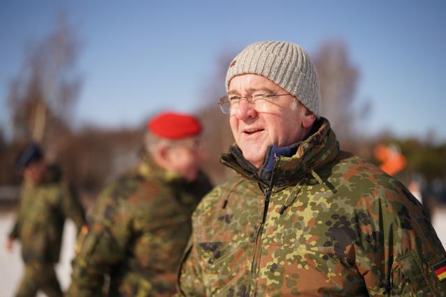 18 February 2026, Schleswig-Holstein, Putlos: Boris Pistorius (C), German Minister of Defense, walks to a helicopter with Carsten Breuer (L), Inspector General of the German Armed Forces, after the NATO manoeuvre Steadfast Dart at the military training area on the Baltic Sea coast. Photo: Marcus Brandt/dpa