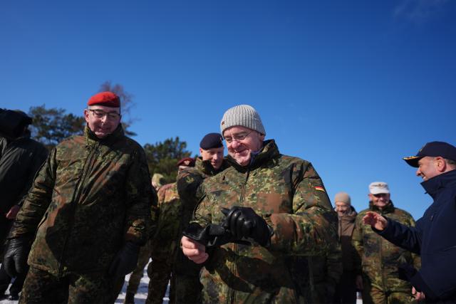 18 February 2026, Schleswig-Holstein, Putlos: Boris Pistorius (C), German Minister of Defense, walks to a helicopter with Carsten Breuer (L), Inspector General of the German Armed Forces, after the NATO manoeuvre Steadfast Dart at the military training area on the Baltic Sea coast. Photo: Marcus Brandt/dpa