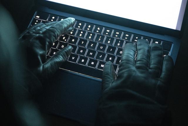 FILED - 14 December 2025, Berlin: A person types with gloved hands on an illuminated laptop keyboard. Photo: Philip Dulian/dpa