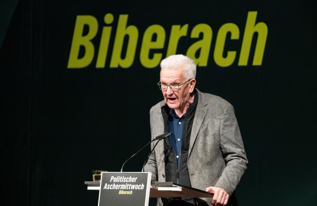 18 February 2026, Baden-Württemberg, Biberach: Winfried Kretschmann, Minister President of Baden-Wuerttemberg, speaks at the Political Ash Wednesday event of Alliance 90/The Greens in Biberach town hall. Photo: Silas Stein/dpa