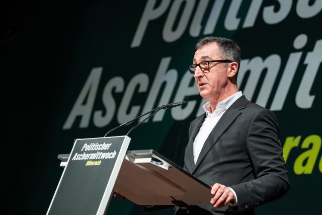18 February 2026, Baden-Württemberg, Biberach: Cem Oezdemir, top candidate of the Greens for the state election in Baden-Wuerttemberg, speaks at the Political Ash Wednesday event of Alliance 90/The Greens in Biberach town hall. Photo: Silas Stein/dpa
