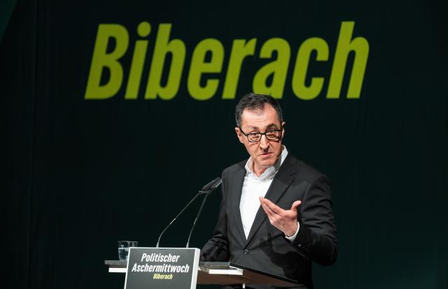 18 February 2026, Baden-Württemberg, Biberach: Cem Oezdemir, top candidate of the Greens for the state election in Baden-Wuerttemberg, speaks at the Political Ash Wednesday event of Alliance 90/The Greens in Biberach town hall. Photo: Silas Stein/dpa
