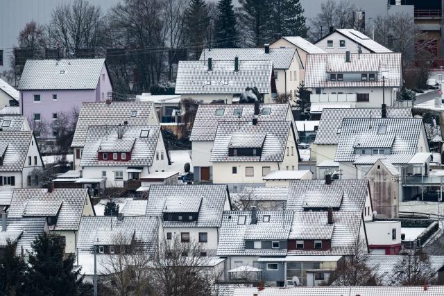FILED - 15 February 2026, Baden-Württemberg, Gosheim: The roofs of houses in Gosheim are covered in fresh snow. After years of crisis, signs of a recovery are emerging in Germany's housing construction sector: following three consecutive years of decline, authorities recorded an increase in permits for new residential units in 2025. Photo: Silas Stein/dpa