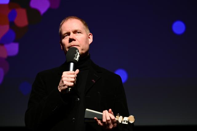 17 February 2026, Berlin: British composer Max Richter speaks with the trophy at the Berlinale Camera award ceremony during the 76th Berlin International Film Festival. Photo: Sebastian Christoph Gollnow/dpa