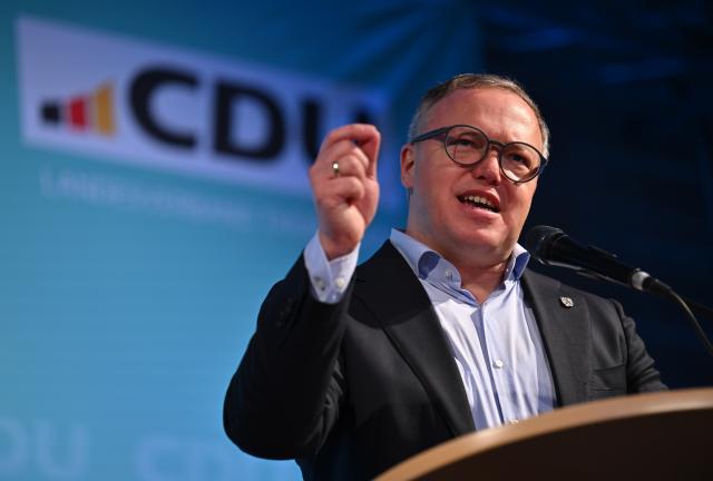 18 February 2026, Thuringia, Apolda: Minister President of Thuringia Mario Voigt speaks at the Christian Democratic Union of Germany (CDU) Thuringia regional association's Political Ash Wednesday event at the Vereinsbrauerei. Photo: Martin Schutt/dpa