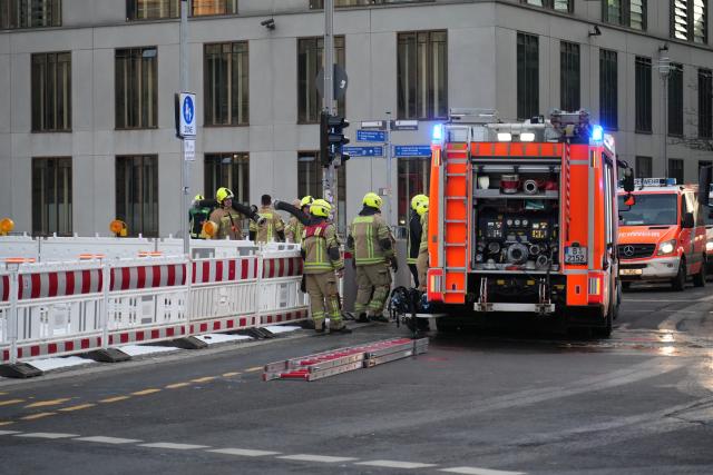 19 February 2026, Berlin: Fire department vehicles park in front of the Reichstag building. An operation involving around 80 firefighters is underway in the Reichstag building in Berlin. A gas detector had sounded the alarm after a small amount of a hazardous substance had most likely escaped, a fire department spokesperson told the German Press Agency. Photo: Manuel Genolet/dpa