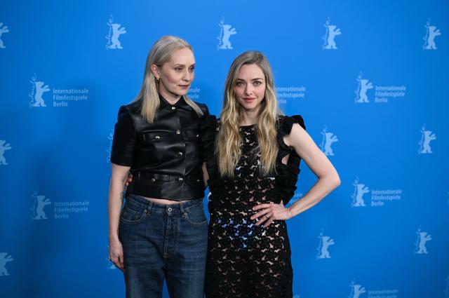 19 February 2026, Berlin: American actress Amanda Seyfried (R) and Norwegian actress Mona Fastvold attend the photocall for The Testament of Ann Lee (Berlinale Special Gala) during the 76th Berlin International Film Festival, held from February 12 to 22, 2026. Photo: Britta Pedersen/dpa