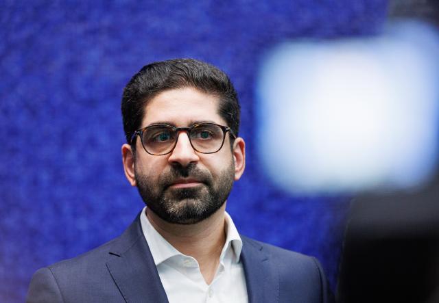 20 February 2026, Hesse, Frankfurt am Main: Minister of Economics for the State of Hesse Kaweh Mansoori attends a press statement on Frankfurt as a financial center. Photo: Hannes P. Albert/dpa