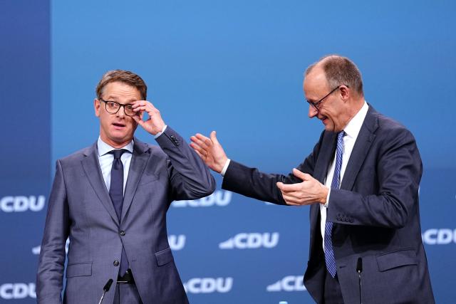 20 February 2026, Baden-Wuerttemberg, Stuttgart: German Chancellor and Christian Democratic Union of Germany (CDU) party leader Friedrich Merz applauds CDU secretary general Carsten Linnemann after his discharge speech at the CDU federal party conference. Photo: Kay Nietfeld/dpa