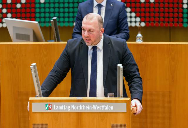 FILED - 30 January 2026, North Rhine-Westphalia, Duesseldorf: Member of the state parliament Klaus Esser speaks during a current affairs debate on traffic jams in North Rhine-Westphalia in the state parliament. Photo: Thomas Banneyer/dpa