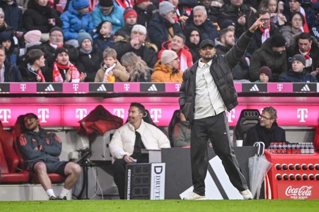 21 February 2026, Bavaria, Munich: Bayern Munich coach Vincent Kompany gestures on the sidelines during the German Bundesliga soccer match between Bayern Munich and Eintracht Frankfurt at Allianz Arena. Photo: Harry Langer/dpa - WICHTIGER HINWEIS: Gemäß den Vorgaben der DFL Deutsche Fußball Liga bzw. des DFB Deutscher Fußball-Bund ist es untersagt, in dem Stadion und/oder vom Spiel angefertigte Fotoaufnahmen in Form von Sequenzbildern und/oder videoähnlichen Fotostrecken zu verwerten bzw. verwerten zu lassen.