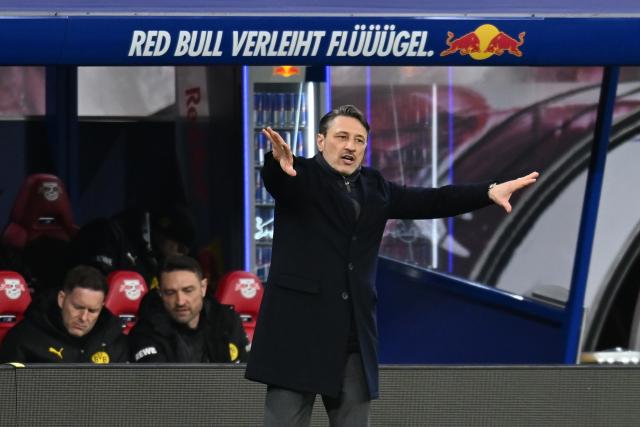 21 February 2026, Saxony, Leipzig: Borussia Dortmund coach Niko Kovac gestures on the sideline during the German Bundesliga soccer match between RB Leipzig and Borussia Dortmund at Red Bull Arena. Photo: David Hammersen/dpa - WICHTIGER HINWEIS: Gemäß den Vorgaben der DFL Deutsche Fußball Liga bzw. des DFB Deutscher Fußball-Bund ist es untersagt, in dem Stadion und/oder vom Spiel angefertigte Fotoaufnahmen in Form von Sequenzbildern und/oder videoähnlichen Fotostrecken zu verwerten bzw. verwerten zu lassen.