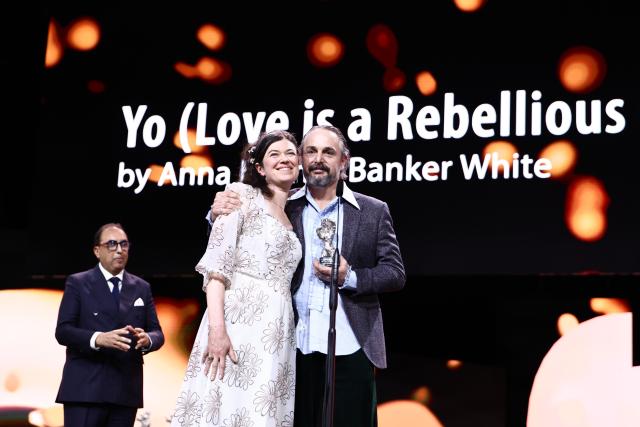 21 February 2026, Berlin: US director Anna Fitch and and Banker White receive the Silver Bear for Outstanding Artistic Achievement during the award ceremony of the 76th Berlin International Film Festival. Photo: Christoph Soeder/dpa
