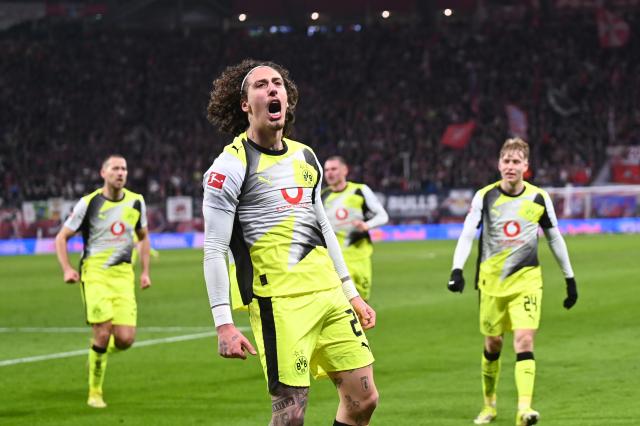 21 February 2026, Saxony, Leipzig: Borussia Dortmund's Fabio Silva celebrates scoring his side's second goal during the German Bundesliga soccer match between RB Leipzig and Borussia Dortmund at Red Bull Arena. Photo: David Hammersen/dpa - WICHTIGER HINWEIS: Gemäß den Vorgaben der DFL Deutsche Fußball Liga bzw. des DFB Deutscher Fußball-Bund ist es untersagt, in dem Stadion und/oder vom Spiel angefertigte Fotoaufnahmen in Form von Sequenzbildern und/oder videoähnlichen Fotostrecken zu verwerten bzw. verwerten zu lassen.
