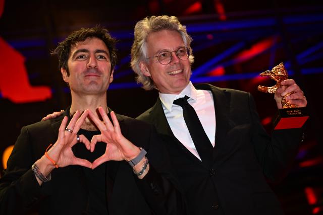 21 February 2026, Berlin: German director Ilker Catak (L) celebrates the Golden Bear for Best Film for the film "Yellow Letters" with producer Ingo Fliess after the awards ceremony at the closing gala of the 76th Berlin International Film Festival. Photo: Sebastian Christoph Gollnow/dpa