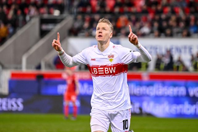 22 February 2026, Baden-Wuerttemberg, Heidenheim: Stuttgart's Chris Fuehrich celebrates after scoring his side's first goal of the game during the German Bundesliga soccer match between 1. FC Heidenheim and VfB Stuttgart at the Voith Arena. Photo: Harry Langer/dpa - WICHTIGER HINWEIS: Gemäß den Vorgaben der DFL Deutsche Fußball Liga bzw. des DFB Deutscher Fußball-Bund ist es untersagt, in dem Stadion und/oder vom Spiel angefertigte Fotoaufnahmen in Form von Sequenzbildern und/oder videoähnlichen Fotostrecken zu verwerten bzw. verwerten zu lassen.