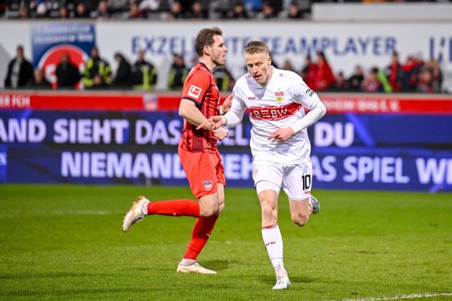 22 February 2026, Baden-Wuerttemberg, Heidenheim: Stuttgart's Chris Fuehrich celebrates after scoring his side's first goal of the game during the German Bundesliga soccer match between 1. FC Heidenheim and VfB Stuttgart at the Voith Arena. Photo: Harry Langer/dpa - WICHTIGER HINWEIS: Gemäß den Vorgaben der DFL Deutsche Fußball Liga bzw. des DFB Deutscher Fußball-Bund ist es untersagt, in dem Stadion und/oder vom Spiel angefertigte Fotoaufnahmen in Form von Sequenzbildern und/oder videoähnlichen Fotostrecken zu verwerten bzw. verwerten zu lassen.