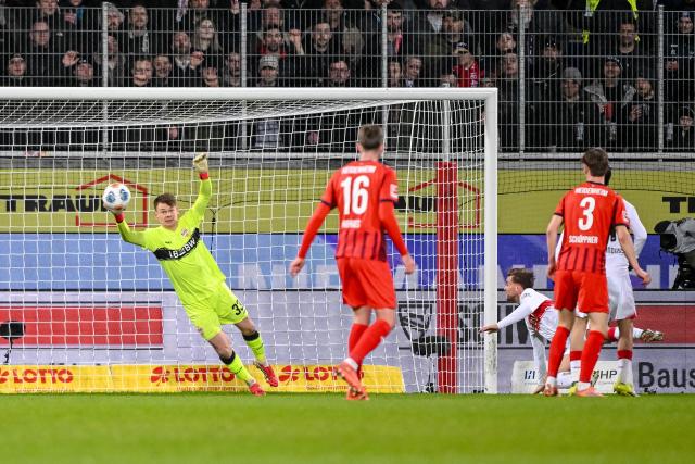 22 February 2026, Baden-Wuerttemberg, Heidenheim: Heidenheim's Eren Dinkci scores his side's first goal of the game during the German Bundesliga soccer match between 1. FC Heidenheim and VfB Stuttgart at the Voith Arena. Photo: Harry Langer/dpa - WICHTIGER HINWEIS: Gemäß den Vorgaben der DFL Deutsche Fußball Liga bzw. des DFB Deutscher Fußball-Bund ist es untersagt, in dem Stadion und/oder vom Spiel angefertigte Fotoaufnahmen in Form von Sequenzbildern und/oder videoähnlichen Fotostrecken zu verwerten bzw. verwerten zu lassen.