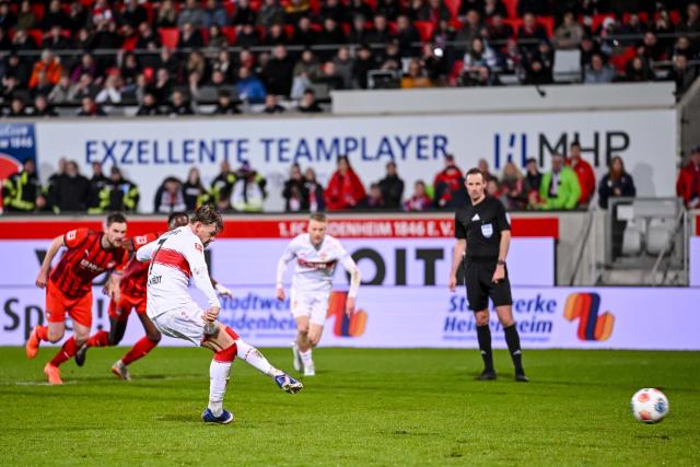 22 February 2026, Baden-Wuerttemberg, Heidenheim: Stuttgart's Maximilian Mittelstaedt scores his side's second goal of the game with a penalty kick during the German Bundesliga soccer match between 1. FC Heidenheim and VfB Stuttgart at the Voith Arena. Photo: Harry Langer/dpa - WICHTIGER HINWEIS: Gemäß den Vorgaben der DFL Deutsche Fußball Liga bzw. des DFB Deutscher Fußball-Bund ist es untersagt, in dem Stadion und/oder vom Spiel angefertigte Fotoaufnahmen in Form von Sequenzbildern und/oder videoähnlichen Fotostrecken zu verwerten bzw. verwerten zu lassen.