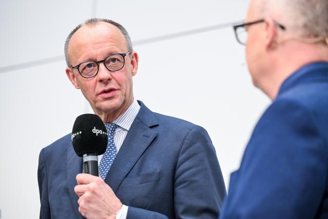 PRODUCTION - 23 February 2026, Berlin: German Chancellor Friedrich Merz answers questions from Sven Goesmann, editor-in-chief of the German Press Agency (dpa), at the dpa editorial conference in the newsroom. Photo: Annette Riedl/dpa