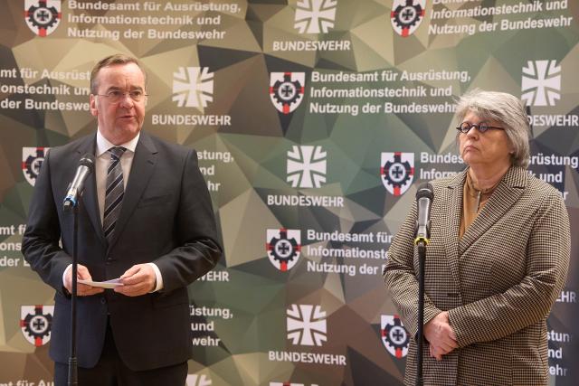 23 February 2026, Rhineland-Palatinate, Koblenz: Germany's Defence Minister Boris Pistorius (L) and President Annette Lehnigk-Emden (Federal Office of Bundeswehr Equipment, Information Technology and In-Service Support) speak during a visit to the Federal Office of Bundeswehr Equipment, Information Technology and In-Service Support (BAAINBw). Photo: Thomas Frey/dpa