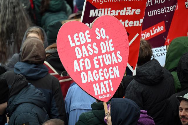 23 February 2026, North Rhine-Westphalia, Duesseldorf: Protesters rally against Bjoern Hoecke, with thousands expected to attend a demonstration in North Rhine-Westphalia opposing the Thuringian AfD leader's appearance. Photo: Federico Gambarini/dpa