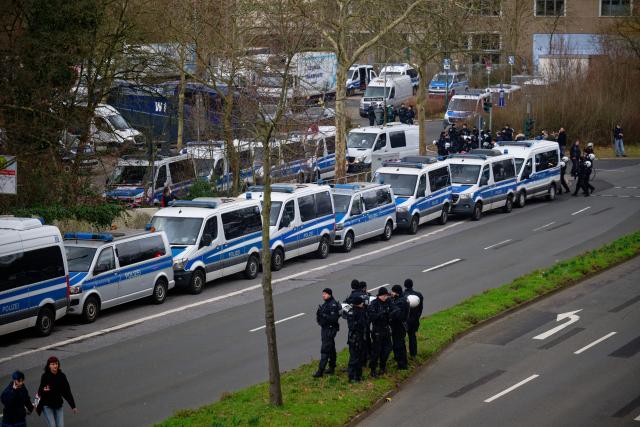 23 February 2026, North Rhine-Westphalia, Duesseldorf: Police secure the venue where Bjoern Hoecke, leader of the AfD in Thuringia, is scheduled to deliver a speech this evening, as a broad coalition calls for protests against the event. Photo: Henning Kaiser/dpa