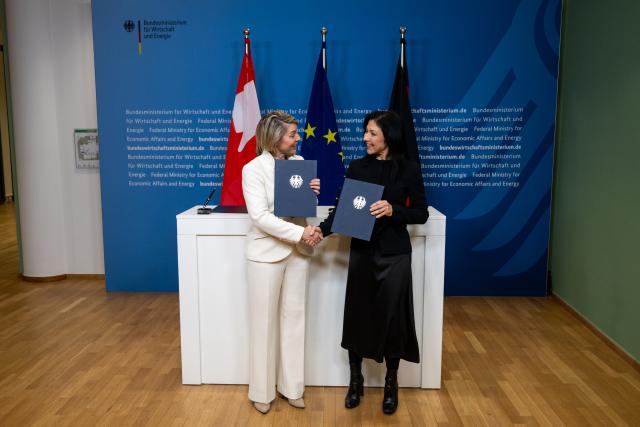 23 February 2026, Berlin: Melanie Joly (L), Canadian Minister of Industry, and Katherina Reiche, German Minister for Economic Affairs and Energy, pose together after signing a memorandum of understanding on cooperation in the automotive and mobility sectors. Photo: Christophe Gateau/dpa