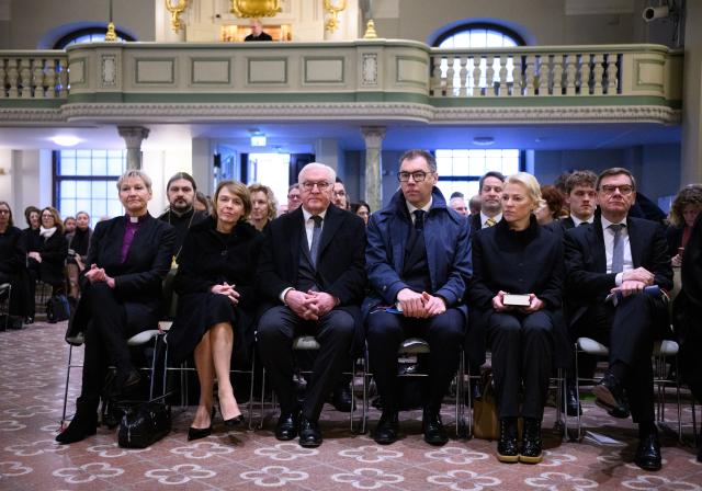 24 February 2026, Berlin: Kirsten Fehrs (L), Chair of the Council of the Evangelical Church in Germany, German First lady wife Elke Buedenbender, German President Frank-Walter Steinmeier, Oleksii Makeiev, Ambassador of Ukraine to Germany, and his wife Olena Makeieva and Johann Wadephul, German Foreign Minister, attend the Ecumenical Peace Prayer on the fourth anniversary of the Russian attack on Ukraine. Photo: Bernd von Jutrczenka/dpa