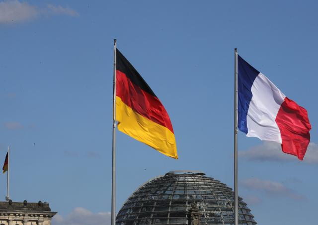 FILED - 15 May 2017, Berlin: The French and German flags fly in Berlin. Photo: picture alliance / Michael Kappeler/dpa