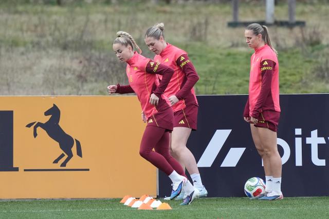 24 February 2026, Hesse, Frankfurt/Main: Germany's players warm up during a training session ahead of World Cup qualifier. Photo: Marc Schüler/dpa