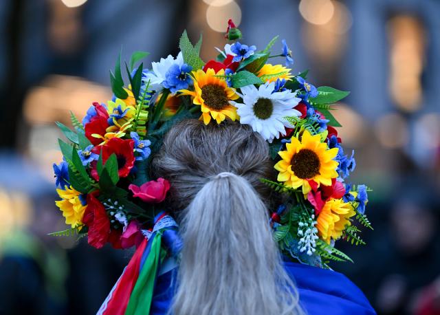 24 February 2026, Bavaria, Munich: A woman takes part in a rally at Marienplatz on the fourth anniversary of Russia's attack on Ukraine. Photo: Sven Hoppe/dpa