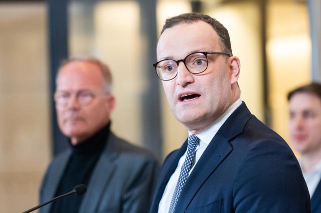 24 February 2026, Berlin: Jens Spahn, Chairman of the Christian Democratic Union/Christian Social Union (CDU/CSU) parliamentary group in the German Bundestag, addresses a press conference on the Building Energy Act in the Bundestag. Photo: Christophe Gateau/dpa