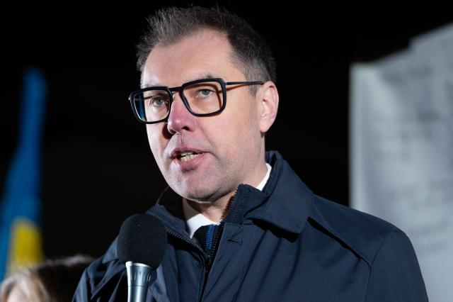 24 February 2026, Berlin: Oleksii Makeiev speaks at a demonstration in front of the Brandenburg Gate. Participants gather to mark the fourth anniversary of the outbreak of the war in Ukraine. Photo: Markus Lenhardt/dpa