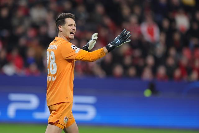24 February 2026, North Rhine-Westphalia, Leverkusen: Bayer Leverkusen goalkeeper Janis Blaswich gives instructions during the UEFA Champions League knockout phase play offs, second leg soccer match between Bayer Leverkusen and Olympiacos Piraeus at BayArena. Photo: Rolf Vennenbernd/dpa