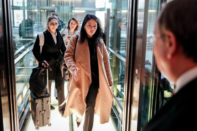 25 February 2026, Berlin: Annalena Baerbock, President of the United Nations General Assembly, is greeted by Committee Chairman Armin Laschet before the meeting of the Bundestag Committee on Foreign Affairs. Photo: Kay Nietfeld/dpa