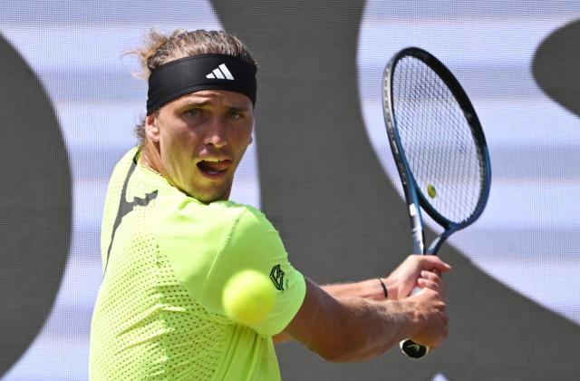 FILED - 13 June 2025, Baden-Wuerttemberg, Stuttgart: German tennis player Alexander Zverev in action against USA's Brandon Nakashima during their men's singles quarter-final tennis match of the BOSS Open tennis tournament. Photo: Marijan Murat/dpa